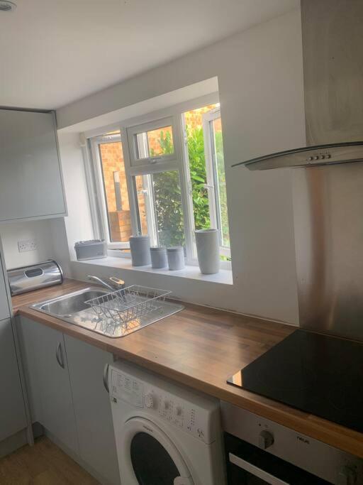 Large Luxury * Cobham (Surrey)