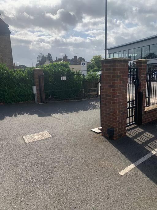 Large Luxury Apartment Cobham (Surrey)